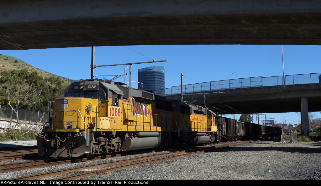 UP 1088 Leads the LSF51 22